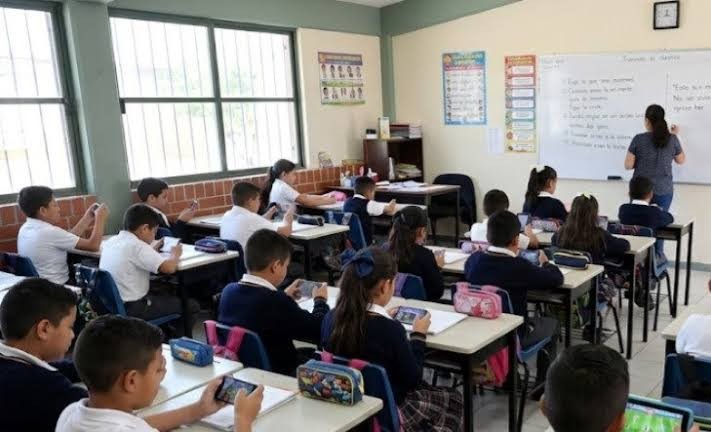 3 DE NOVIEMBRE: ESTA ES LA FECHA EN QUE SE RESTRINGIRÁN LOS CELULARES EN PRIMARIAS Y SECUNDARIAS