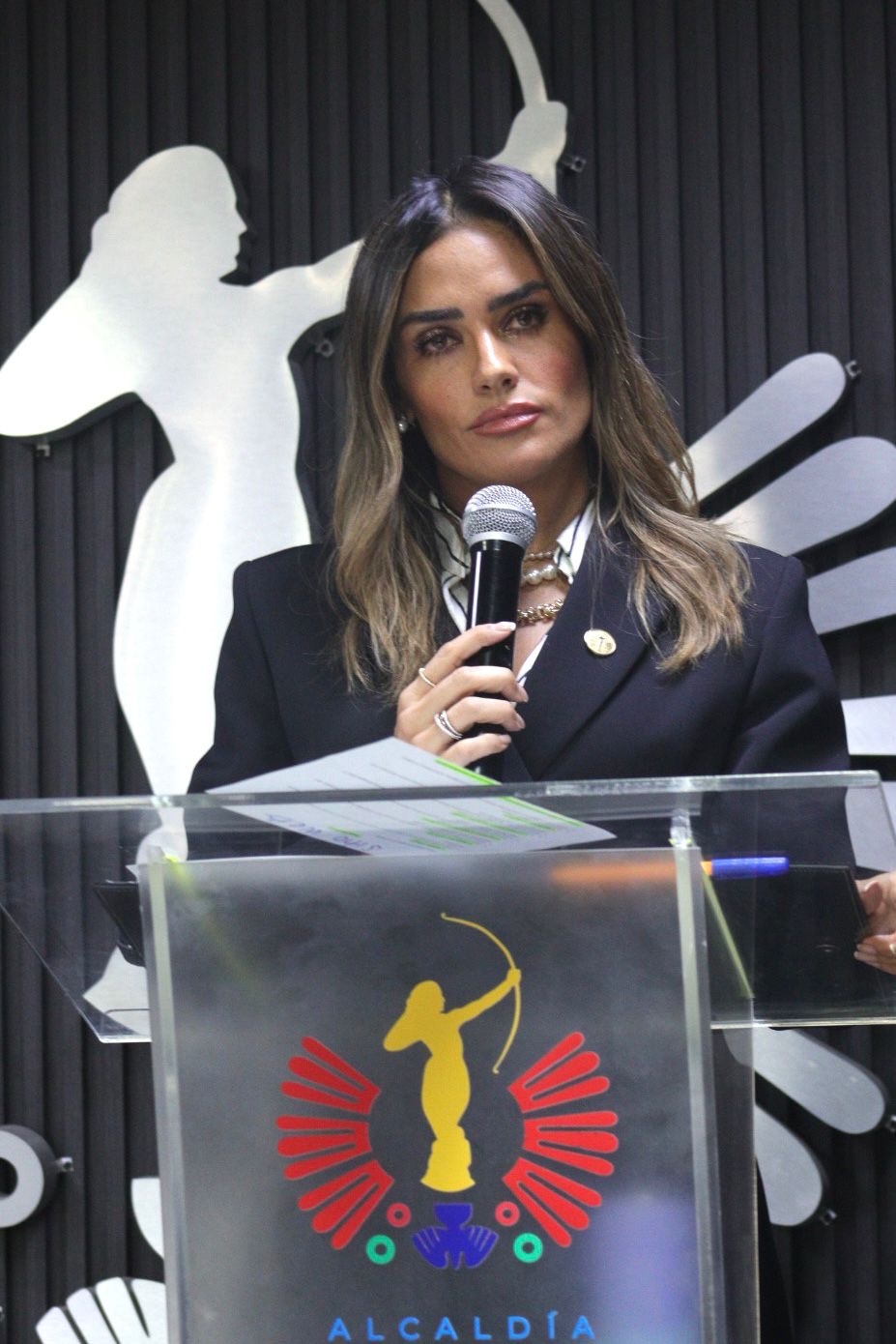 Administración de Alessandra Rojo destina 97 mdp en contratos opacos
