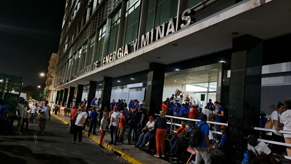 APAGÓN MASIVO EN CUBA DEJA A 10 MILLONES DE PERSONAS SIN ELECTRICIDAD