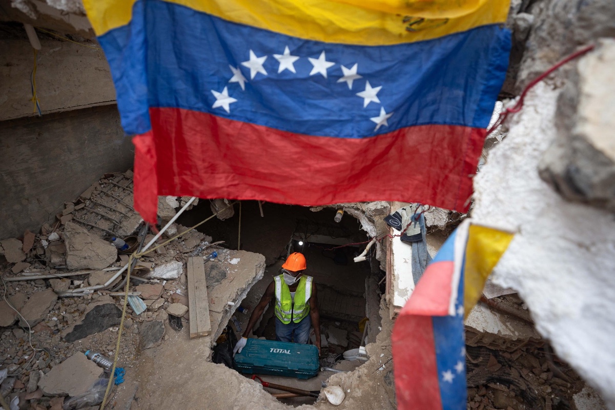 ASCIENDE A 3,535 MUERTOS EN VENEZUELA POR TERREMOTO; MÉXICO MANTIENE APOYO