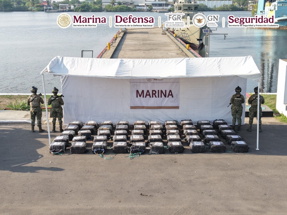 ASEGURAN MÁS DE 1.5 TONELADAS DE COCAÍNA FRENTE A CHIAPAS; HAY CINCO DETENIDOS