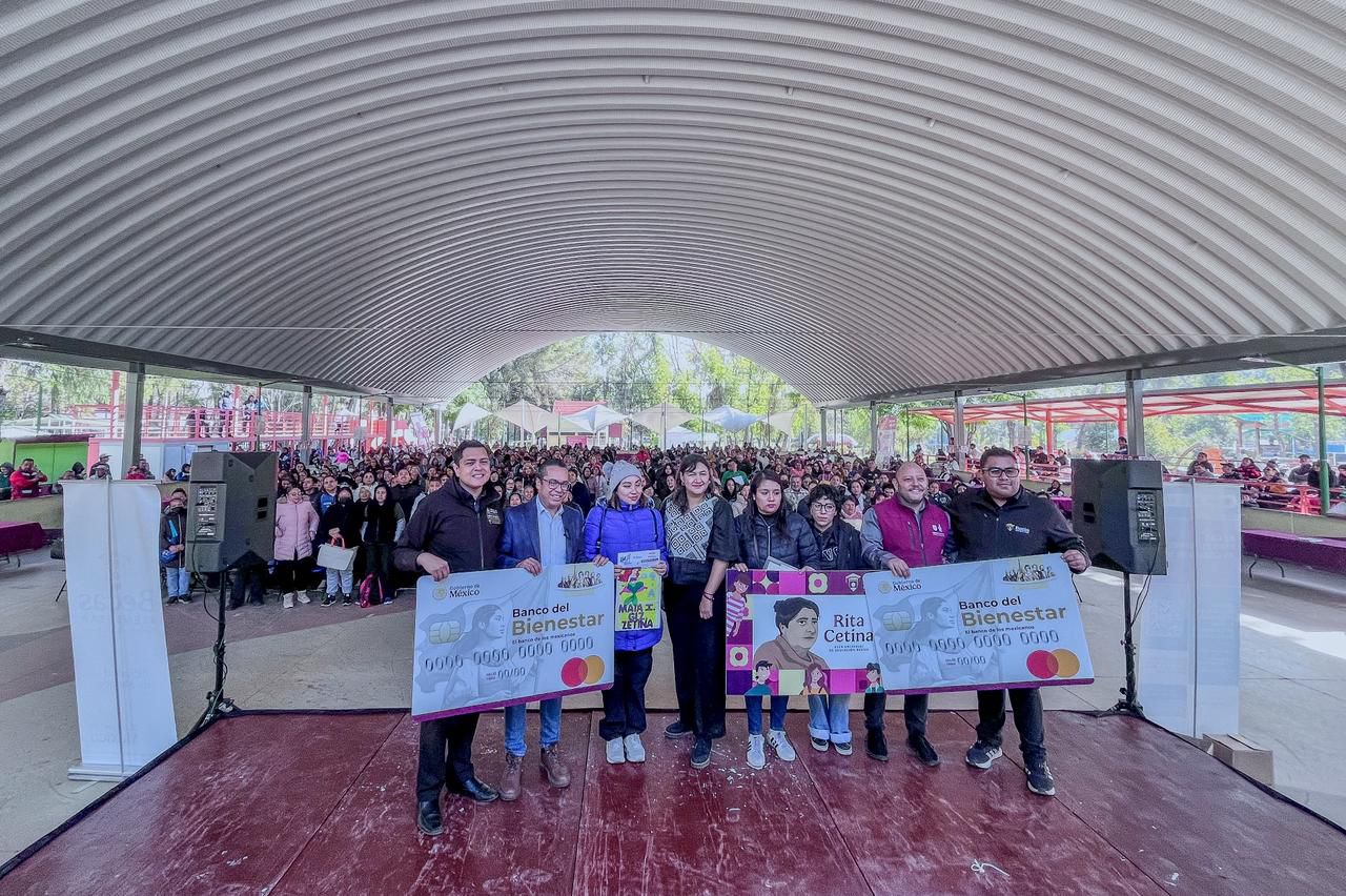 BECAS RITA CETINA LLEGAN A ESTUDIANTES DE SECUNDARIA EN AZCAPOTZALCO