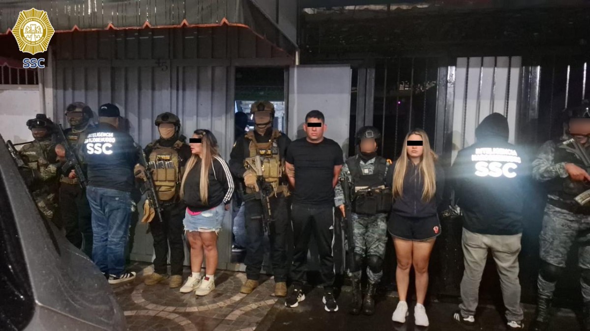 CATEO EN IZTAPALAPA: DETIENEN A TRES PERSONAS Y ASEGURAN DROGA, ARMAS Y MEDICAMENTOS CONTROLADOS