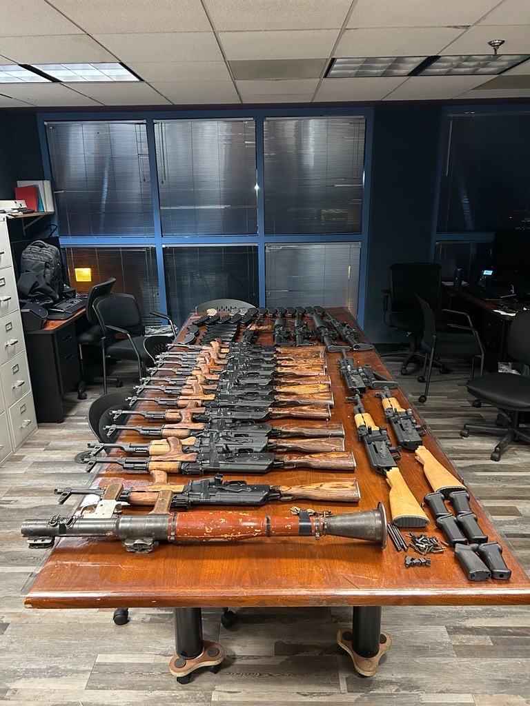 CBP ASEGURA ARMAS Y LANZACOHETES QUE TENÍAN COMO DESTINO MÉXICO