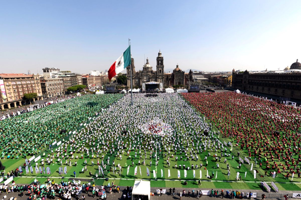 CDMX ROMPE RÉCORD GUINNESS CON LA CLASE DE FÚTBOL MÁS GRANDE DEL MUNDO