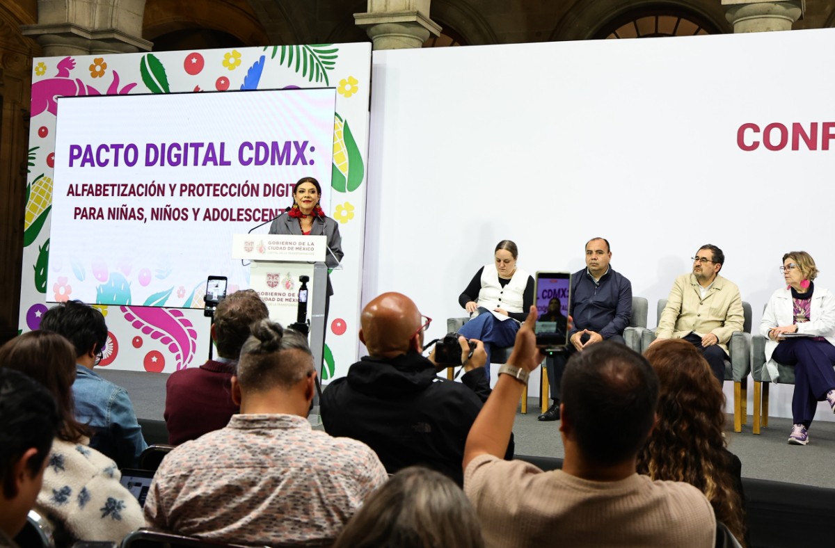 CIUDAD DE MÉXICO PRESENTA ESTRATEGIA INTEGRAL PARA REGULAR EL USO DE CELULARES Y PANTALLAS EN ESCUELAS