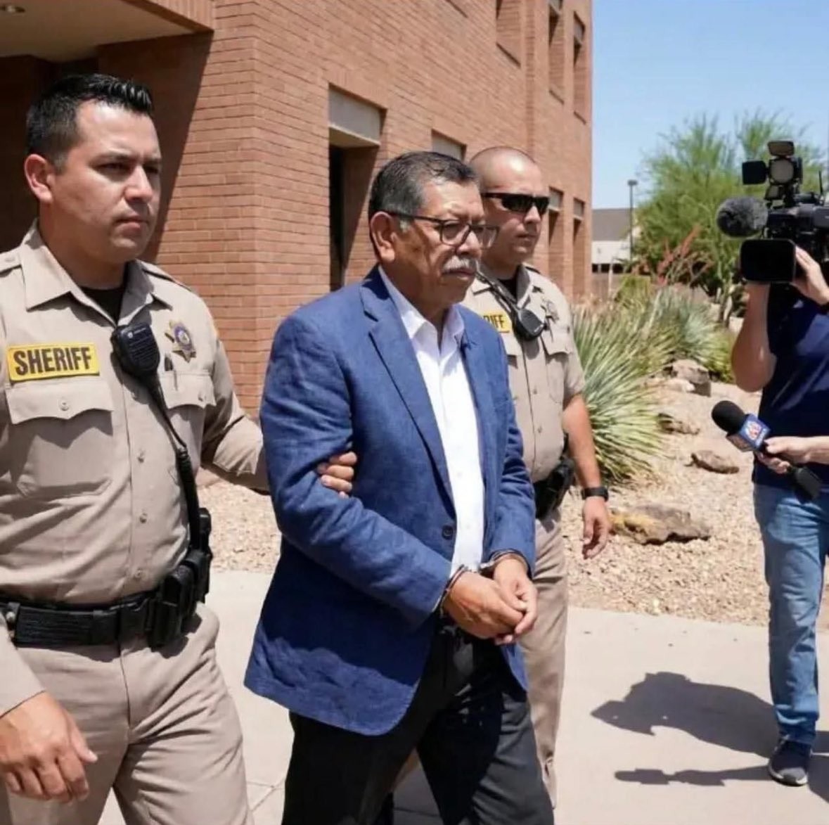 DETIENEN EN ARIZONA A EXSECRETARIO DE SEGURIDAD DE ROCHA MOYA; EU LO ACUSA DE VÍNCULOS CON “LOS CHAPITOS”