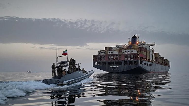 EU REPORTA ATAQUES IRANÍES EN ORMUZ; TEHERÁN NIEGA PASO DE BUQUES