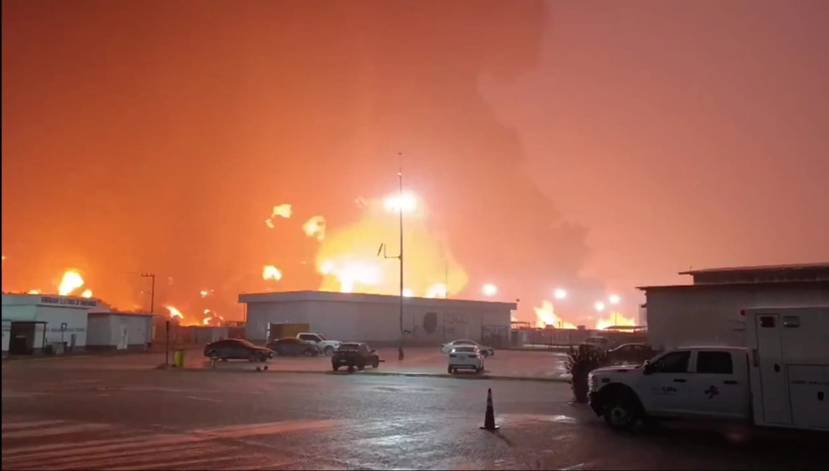 EXPLOSIÓN EN DOS BOCAS DEJA CINCO MUERTOS: PEMEX