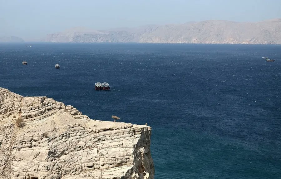 IRÁN ABRE COMPLETAMENTE EL ESTRECHO DE ORMUZ MIENTRAS DURE EL ALTO EL FUEGO