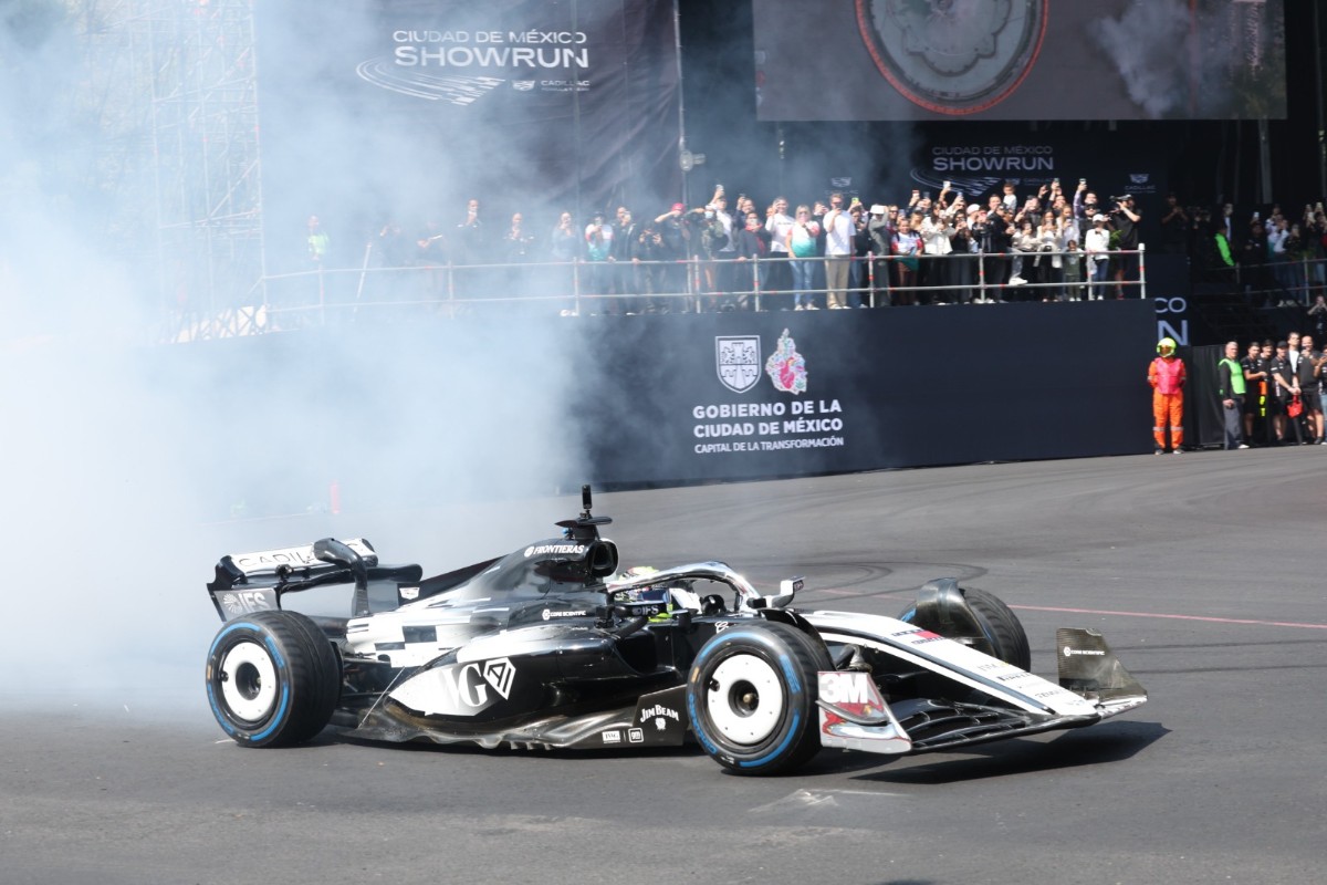 ¡LA F1 SE APODERA DE LA CAPITAL! Y CHECO PÉREZ CONQUISTA EL PASEO DE LA REFORMA ACELERANDO LOS CORAZONES DE LOS CIUDADANOS
