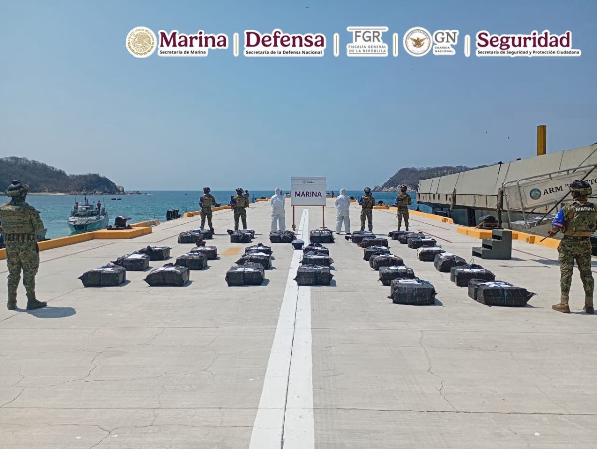 MARINA INCAUTA 63 BULTOS DE PRESUNTA COCAÍNA EN OPERATIVOS EN EL PACÍFICO