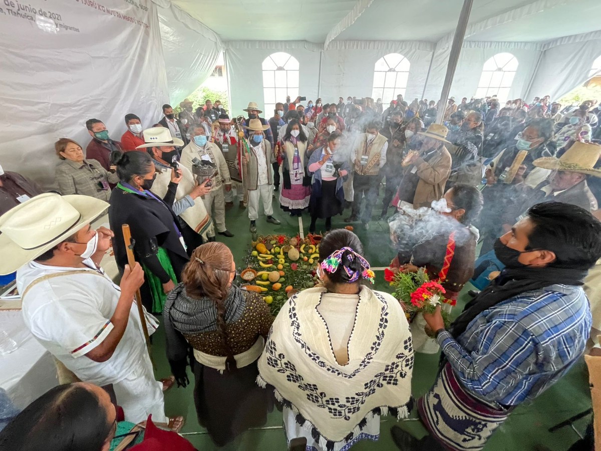 PUEBLOS Y BARRIOS ORIGINARIOS Y COMUNIDADES INDÍGENAS RESIDENTES DENTRO DEL PLAN DE DESARROLLO DE LA CIUDAD DE MÉXICO