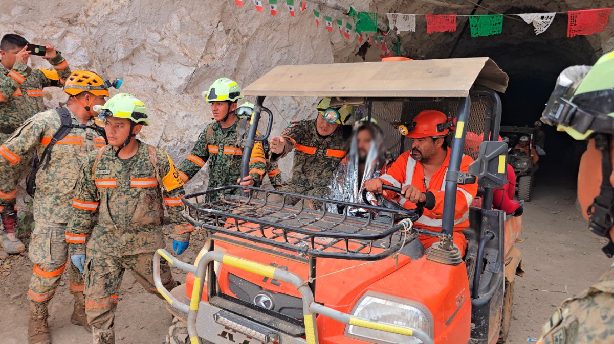 RESCATAN CON VIDA A MINERO TRAS 14 DÍAS ATRAPADO EN SINALOA