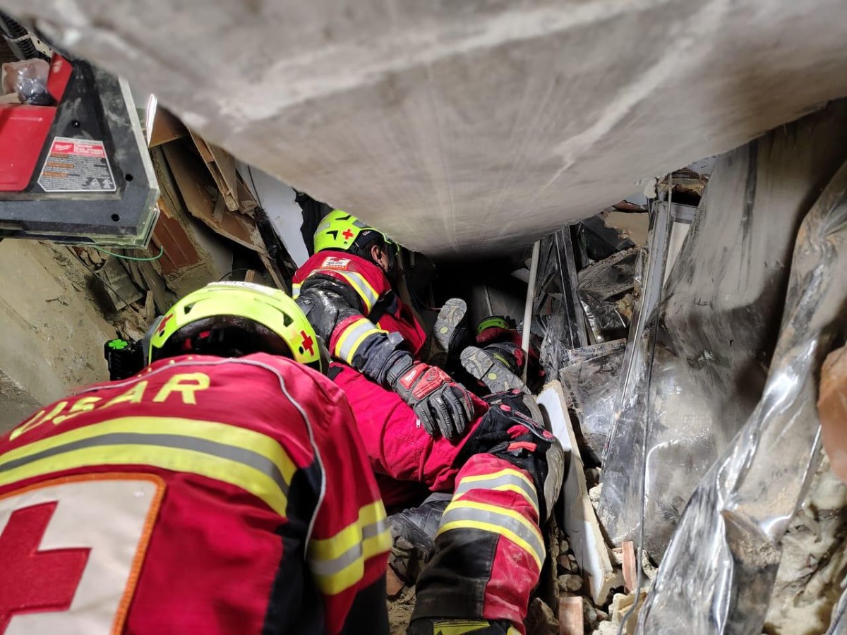 RESCATE EN VENEZUELA: ESPECIALISTAS MEXICANOS TRABAJAN PARA LIBERAR A UNA PERSONA TRAS 125 HORAS BAJO LOS ESCOMBROS