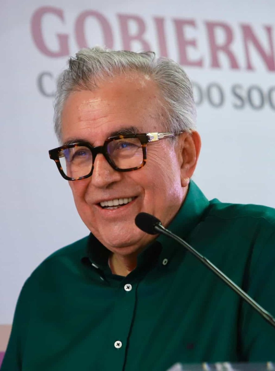 ROCHA MOYA COMPARECE ANTE LA FGR; AFIRMA QUE COLABORARÁ CON LAS INVESTIGACIONES