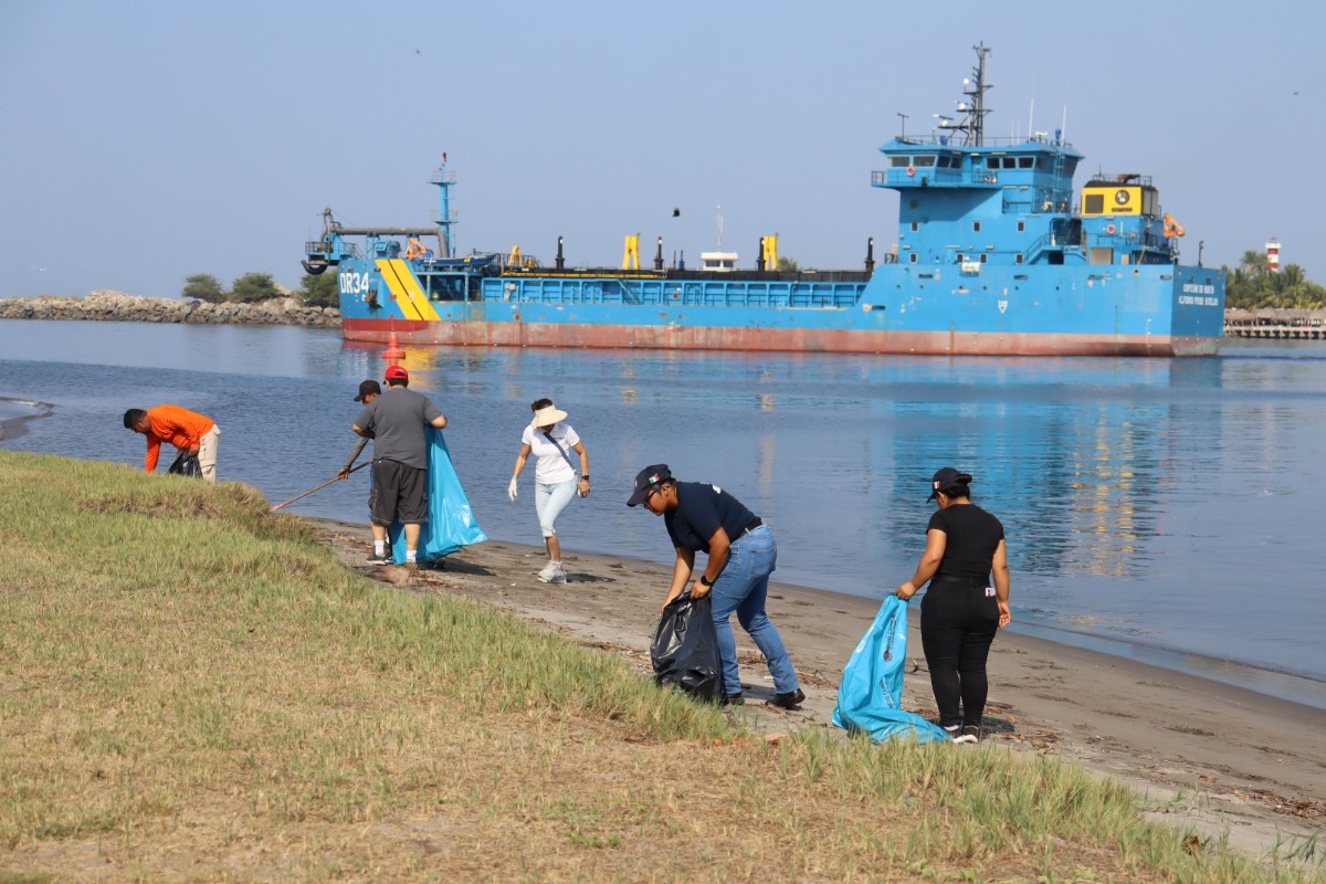 SEMARNAT REPORTA 85% DE AVANCE EN LIMPIEZA DE PLAYAS TRAS DERRAME EN EL GOLFO DE MÉXICO