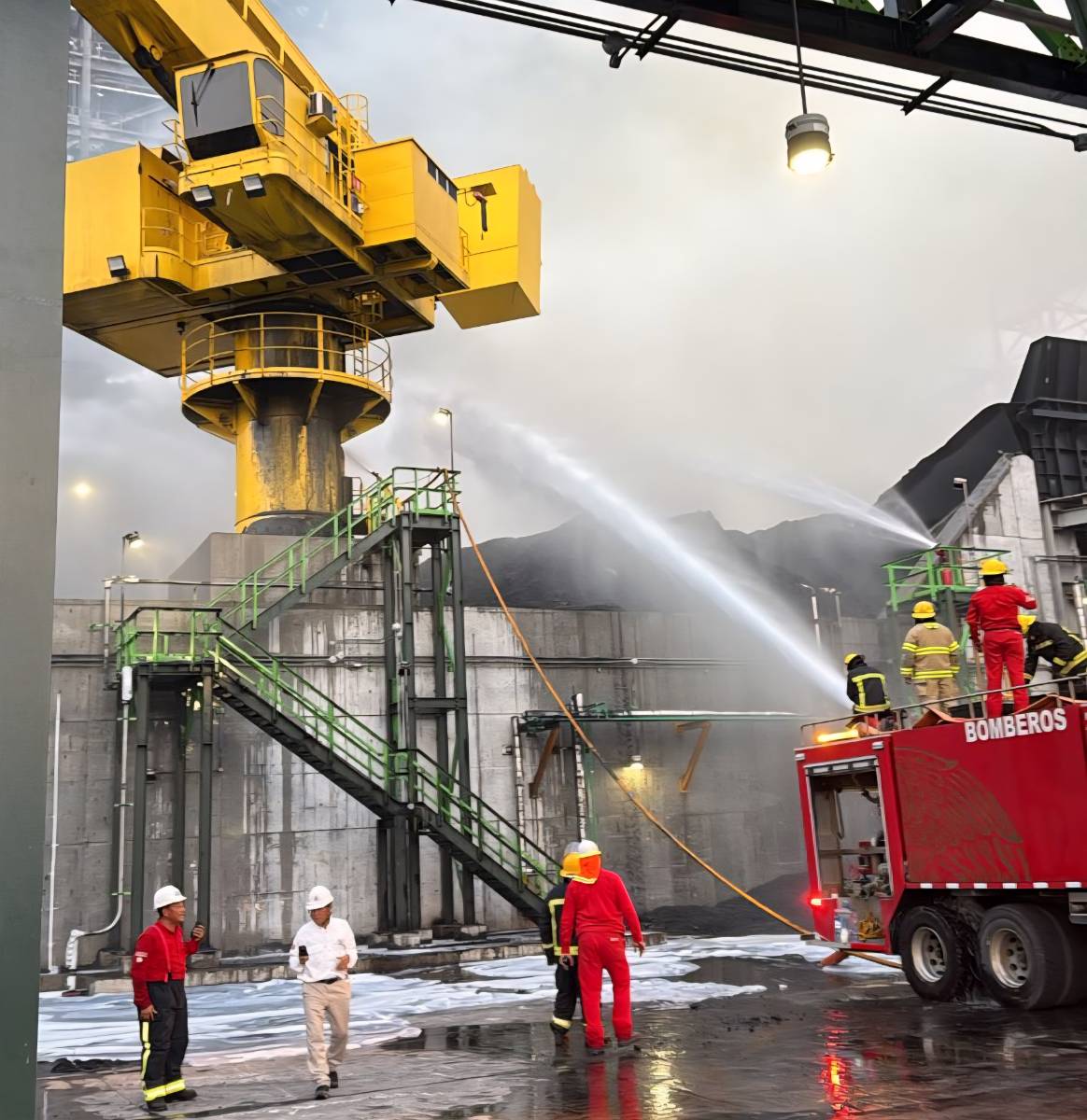 SOFOCAN INCENDIO EN DOS BOCAS; PEMEX MANTIENE SIN REPORTE DE HERIDOS
