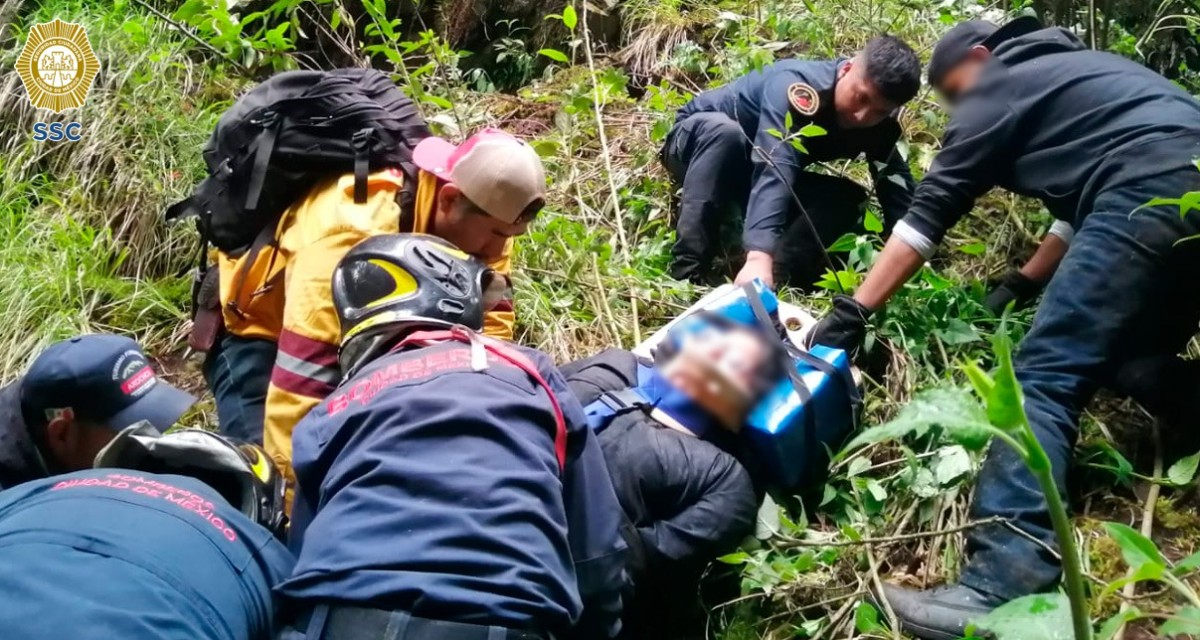 SSC Y ERUM RESCATAN A MUJER QUE CAYÓ 20 METROS EN EL PICO DEL ÁGUILA DEL AJUSCO