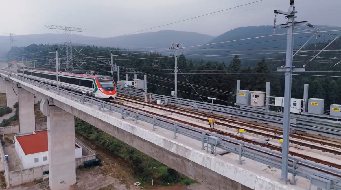 TREN INTERURBANO EN LA RECTA FINAL DE PRUEBAS